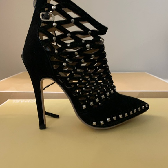 Woman’s heals - Picture 13 of 16